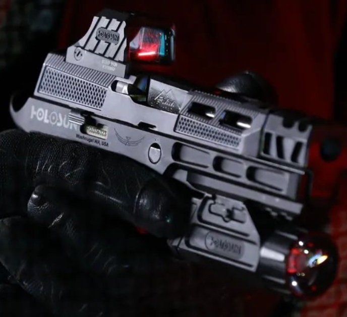 Коллиматорный прицел Holosun SCS 320 GR 2 MOA + 32 MOA на Sig Sauer P320